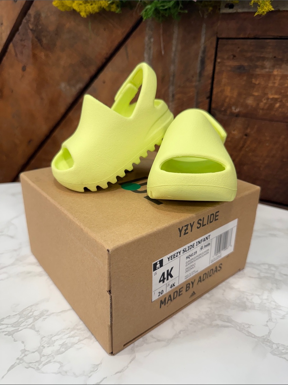 Yeezy Slide Infant Shoes in Glow Green Size 4K